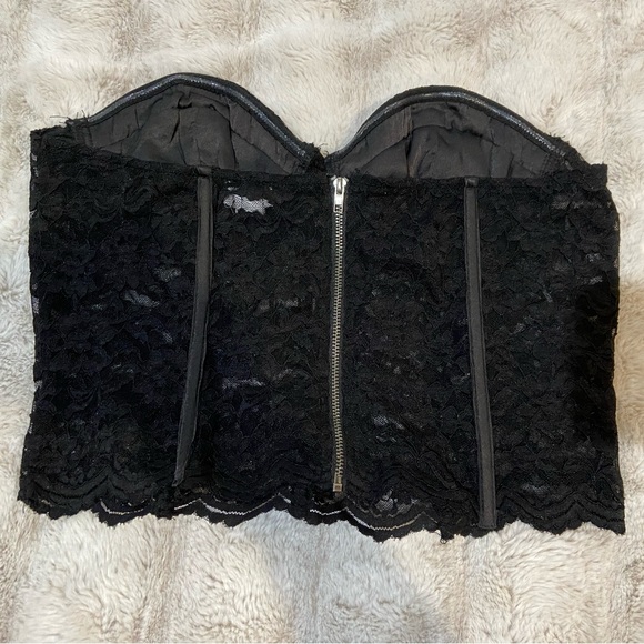 West of Melrose - Lace Corset - Picture 7 of 7